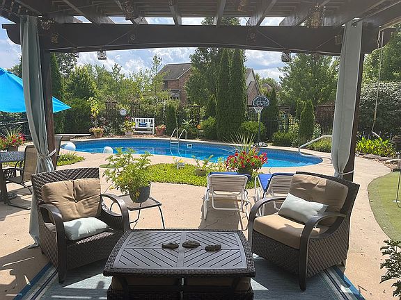 5th image of 6567 Shady Oak Ln