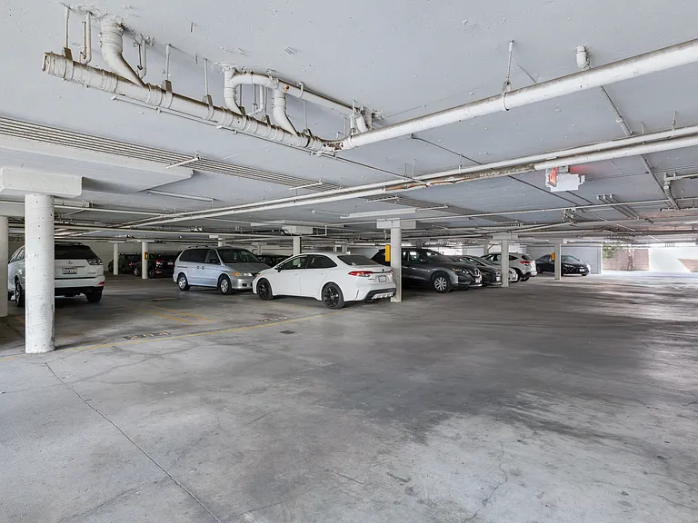 Corinth Avenue Apartments — Photo 18