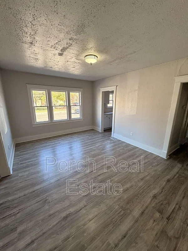 3 bed, 1.0 bath, 1912 sqft, $2,350 — Photo 3