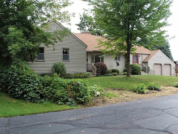 2nd image of 604 Lake Shore Dr