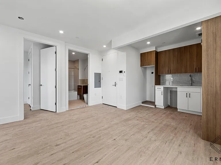 840 New York Ave #4R — Photo 4