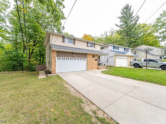 3rd image of 24551 Oakhill Dr