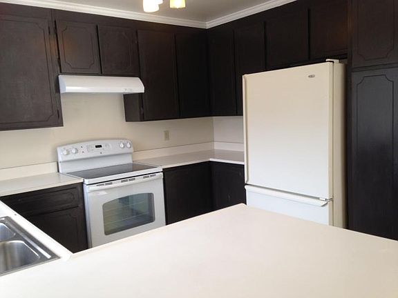 2nd image of 2074 Lockwood Dr