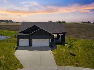 1555 Parker Ct, North Liberty, IA 52317