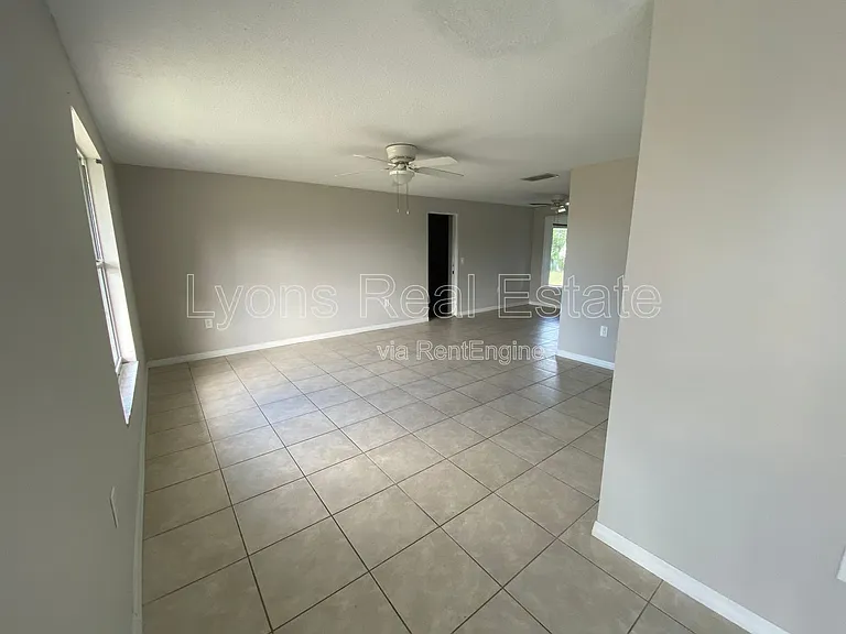 11310 Linda Loma Dr — Photo 2