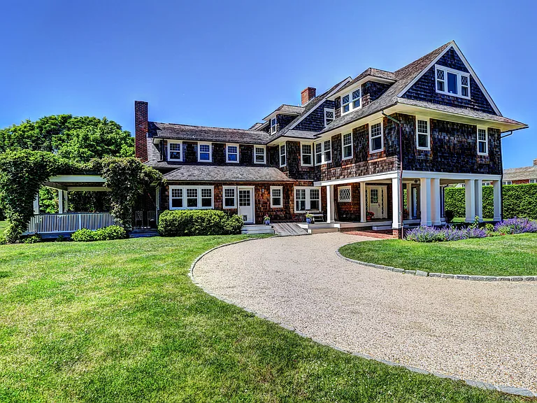 16 Drew Ln — Photo 2