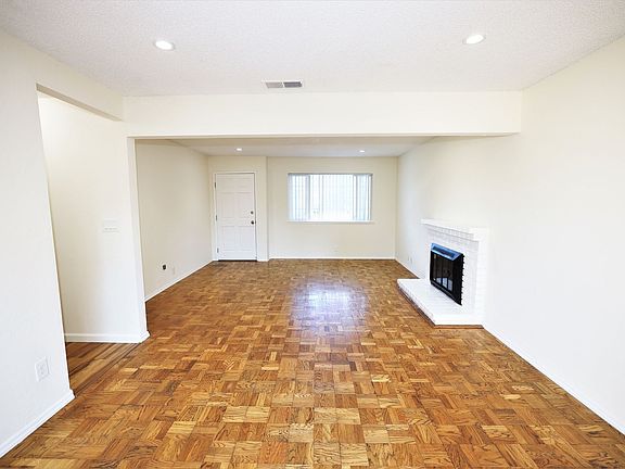 2nd image of 687 Hurlingame Ave