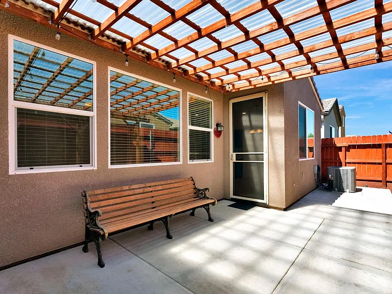 2153 Lombard Ln — Photo 24