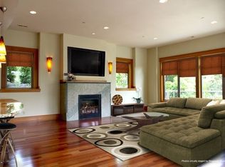 9722 SE 43rd St, Mercer Island, WA 98040