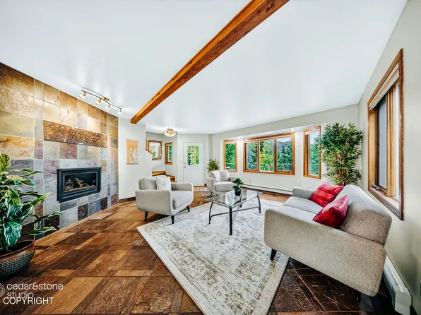4441 Panther Dr, Eagle River, AK 99577