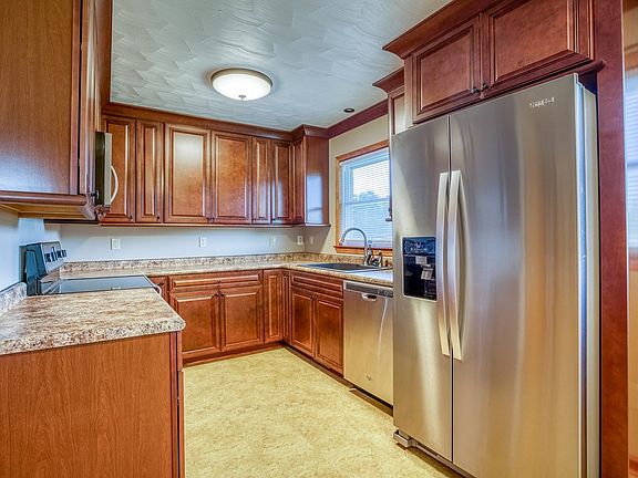 4th image of 541 Railroad Dr