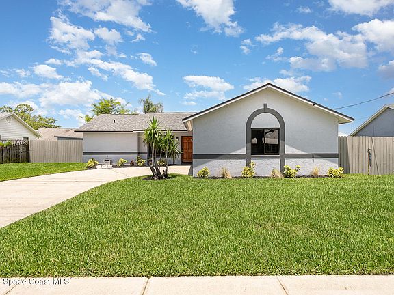 3rd image of 1010 Bonnymede Dr
