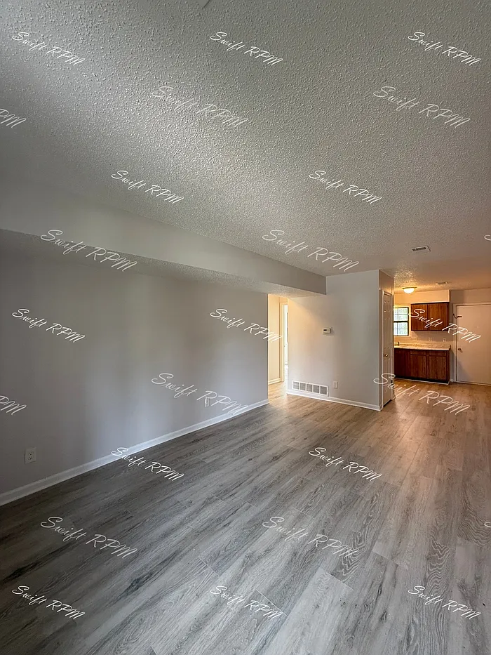 2 bed, 1.0 bath, $1,050 — Photo 2