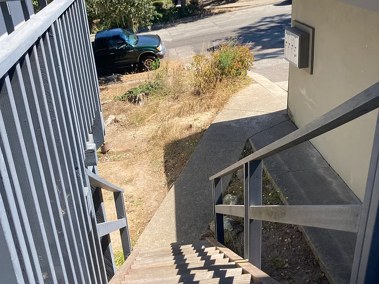 873 Lyndon St — Photo 7