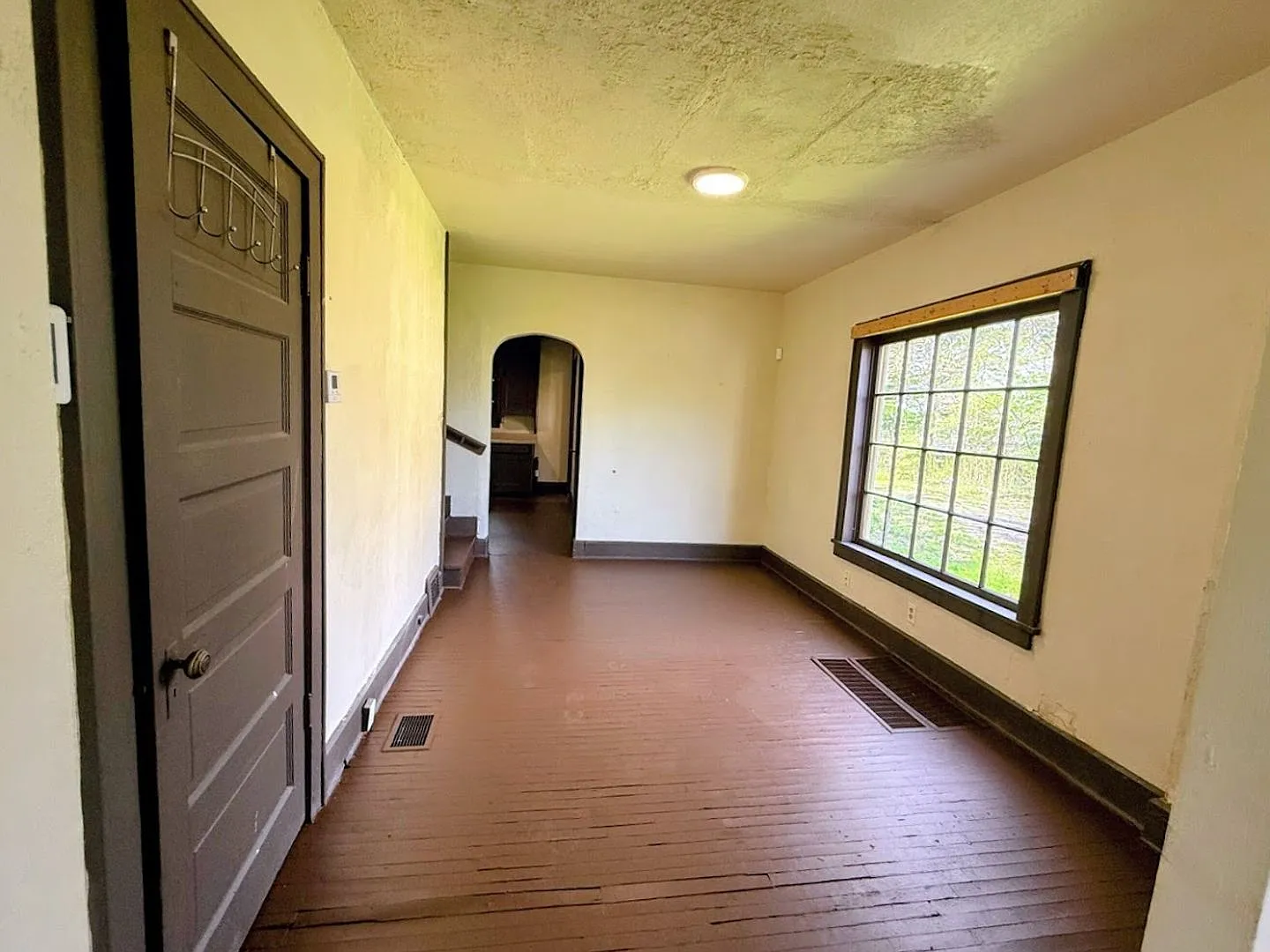 2048 2nd St NE — Photo 3