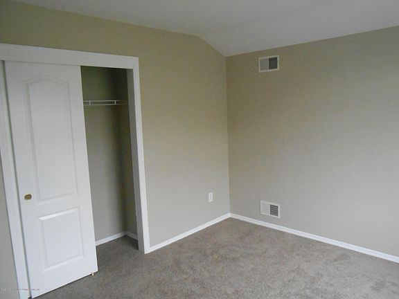 2nd image of 17 Paris Ct