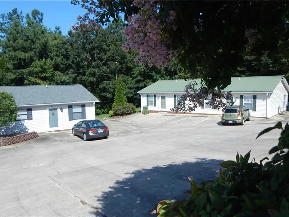 115 Edgewood Dr