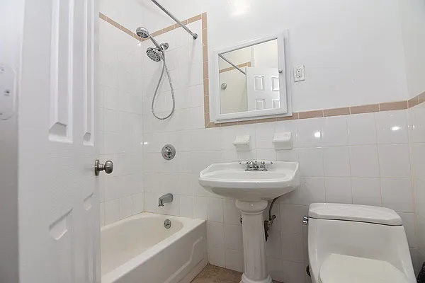 Rented by Bohemia Realty Group | media 8