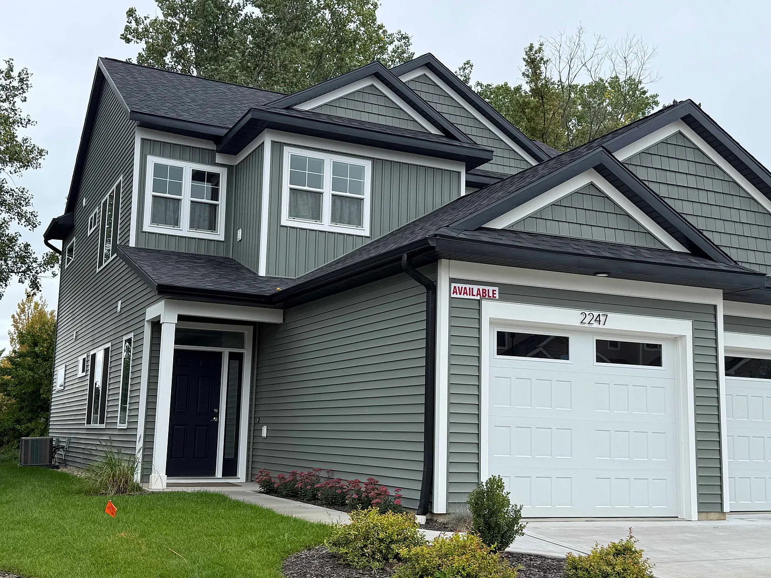 Viridian Place Condominiums — Photo 1