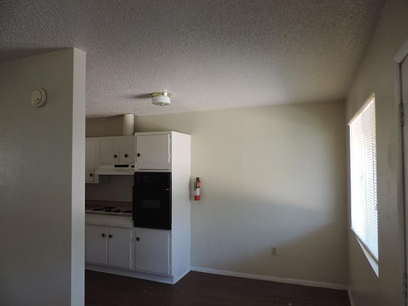 3rd image of 1015 Valencia Dr SE APT 4