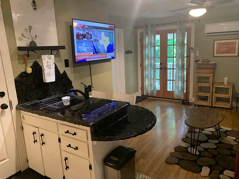 1313 Marion St NE — Photo 9
