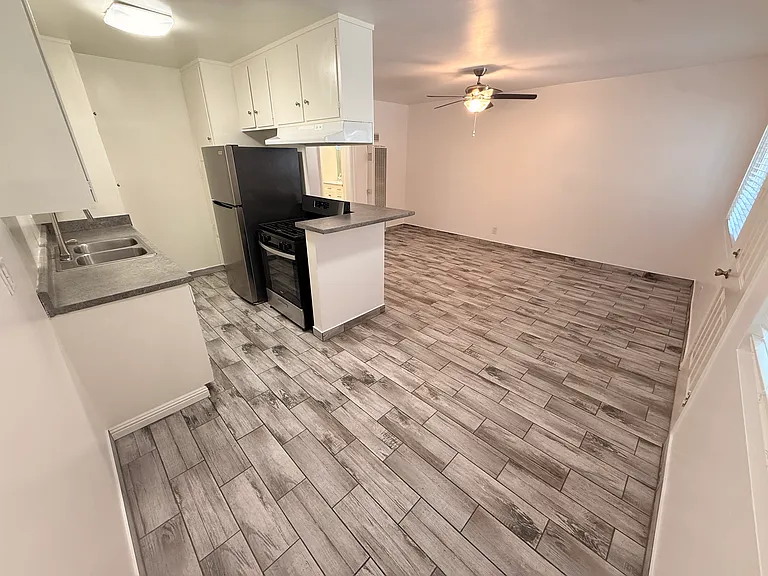 4635 N Bellflower Blvd #2 — Photo 3
