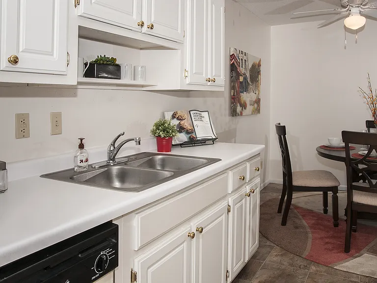 Seasons Park Apartments — Photo 2