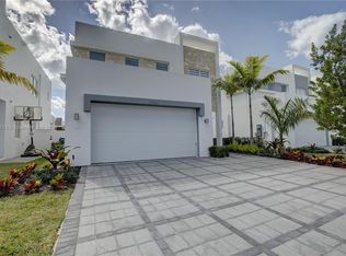 10362 NW 67th Ter, Doral, FL 33178