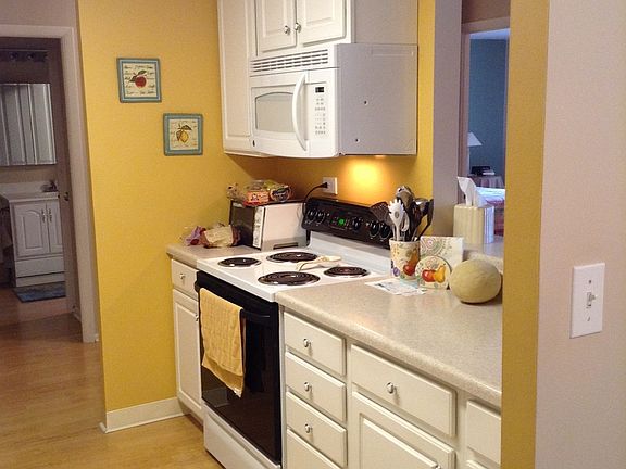 3rd image of 120 Lakeview Dr APT 202