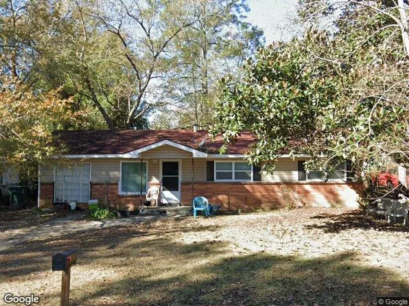108 Lucky Ln, Eufaula, AL 36027