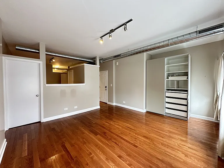674 N Orleans St #3 — Photo 10