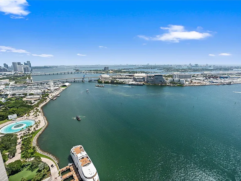 335 Biscayne Blvd #4112 — Photo 12