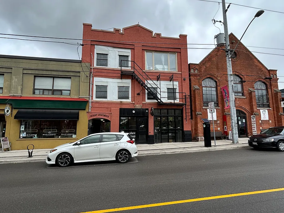 144 Locke St S #3