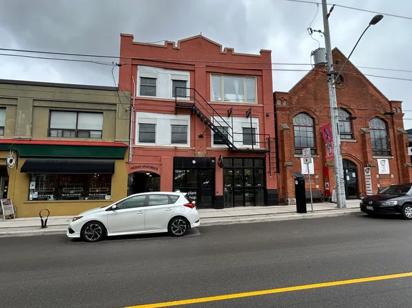 144 Locke St S #3, Hamilton, ON L8P 4A9