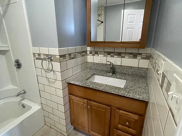 378 Montaup St #3 — Photo 6