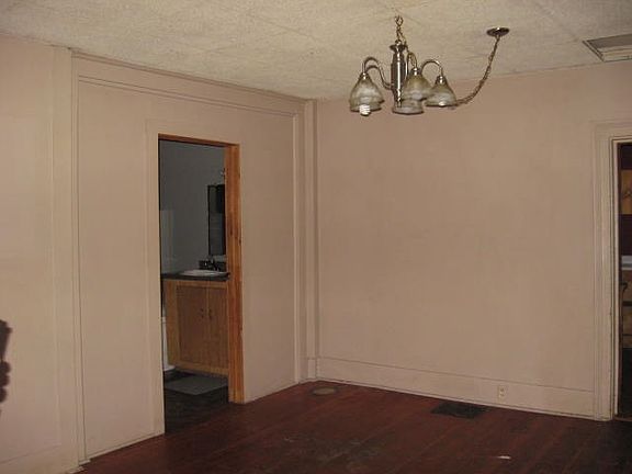 3rd image of 324 Paterson St