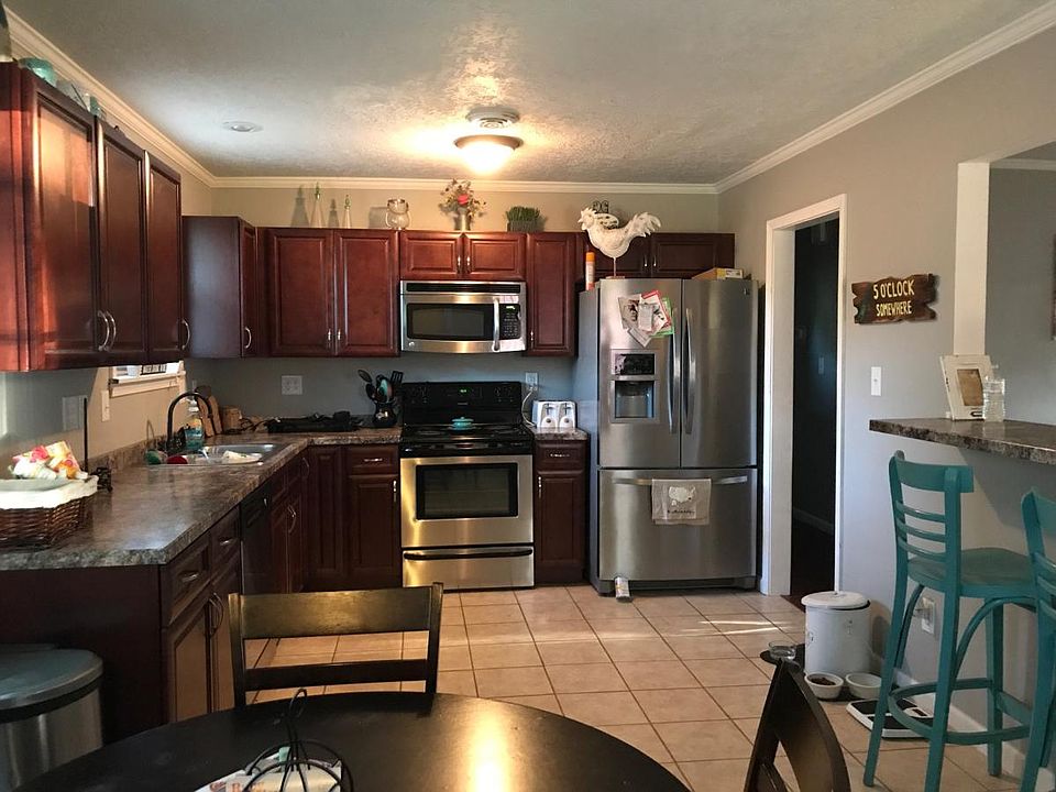 2nd image of 132 Hickory Dr