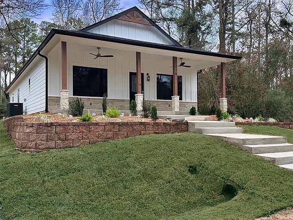 2nd image of 410 Coast Loop