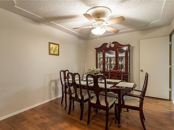 4th image of 411 Live Oak Dr