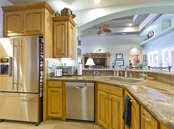 5th image of 62 Bethpage Dr