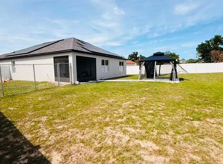 188 Tracy Ct E — Photo 2