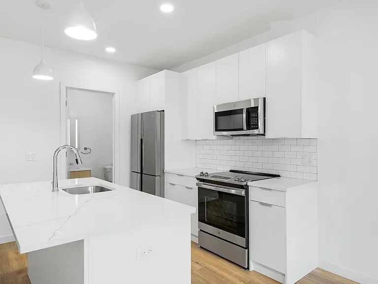 803 South — Photo 105