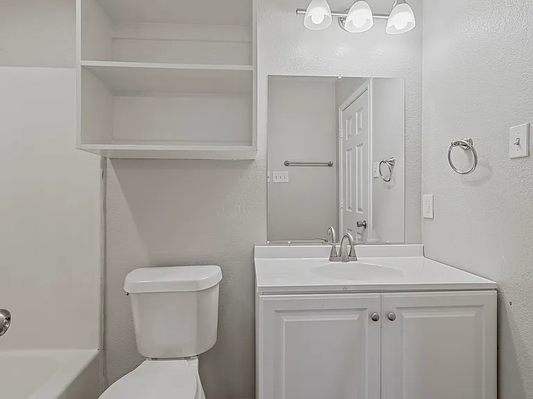 1716 Manor Garden Curv — Photo 12
