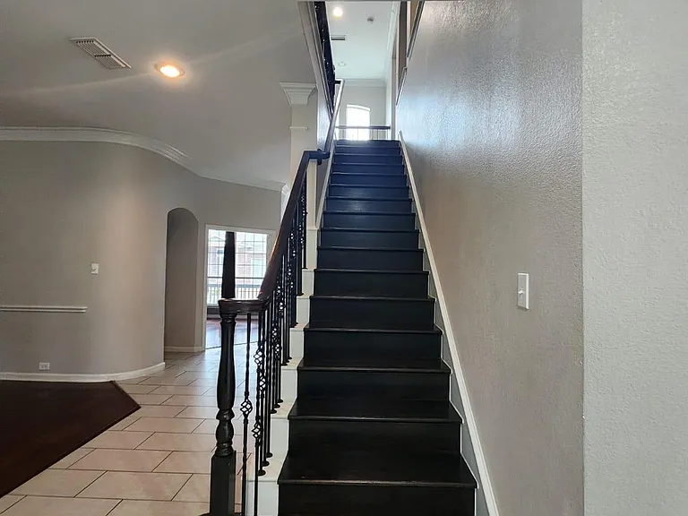 2410 Grizzly Run Ln — Photo 7