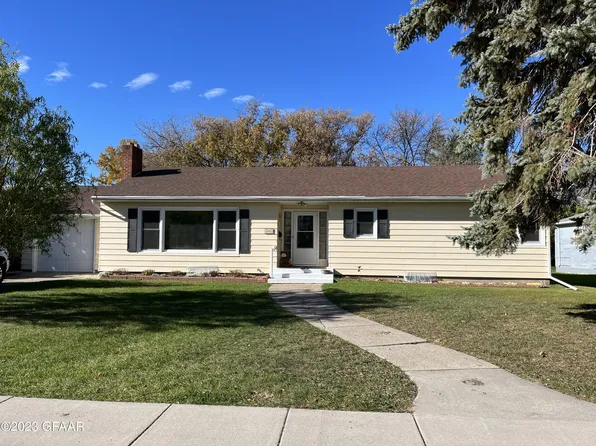 831 McHugh Ave, Grafton, ND 58237