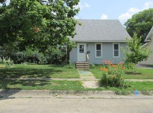 811 S 2nd St, Maquoketa, IA 52060