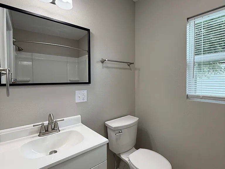 305 N Park Ave — Photo 5