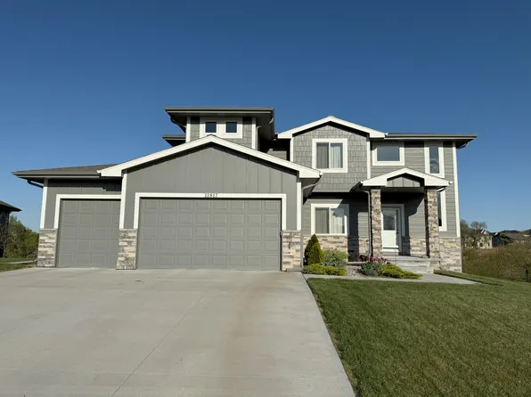 11817 S 110th Ave, Papillion, NE 68046
