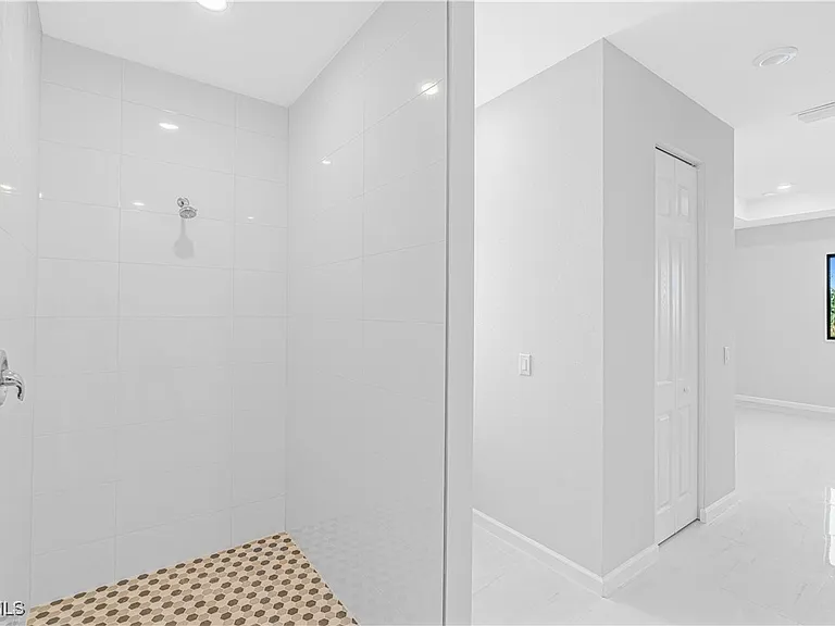 3340 NE 19th Ave — Photo 13