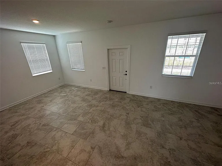2911 Addison Blvd — Photo 11